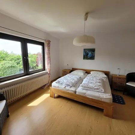 Detached House 50m From Lift *