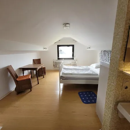 Detached House 50m From Lift *